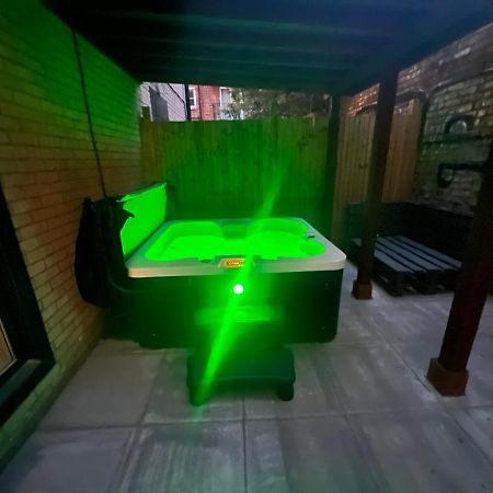 Central London, Jaccuzzi,Newbuild, 2 Bedrooms Two Baths エクステリア 写真