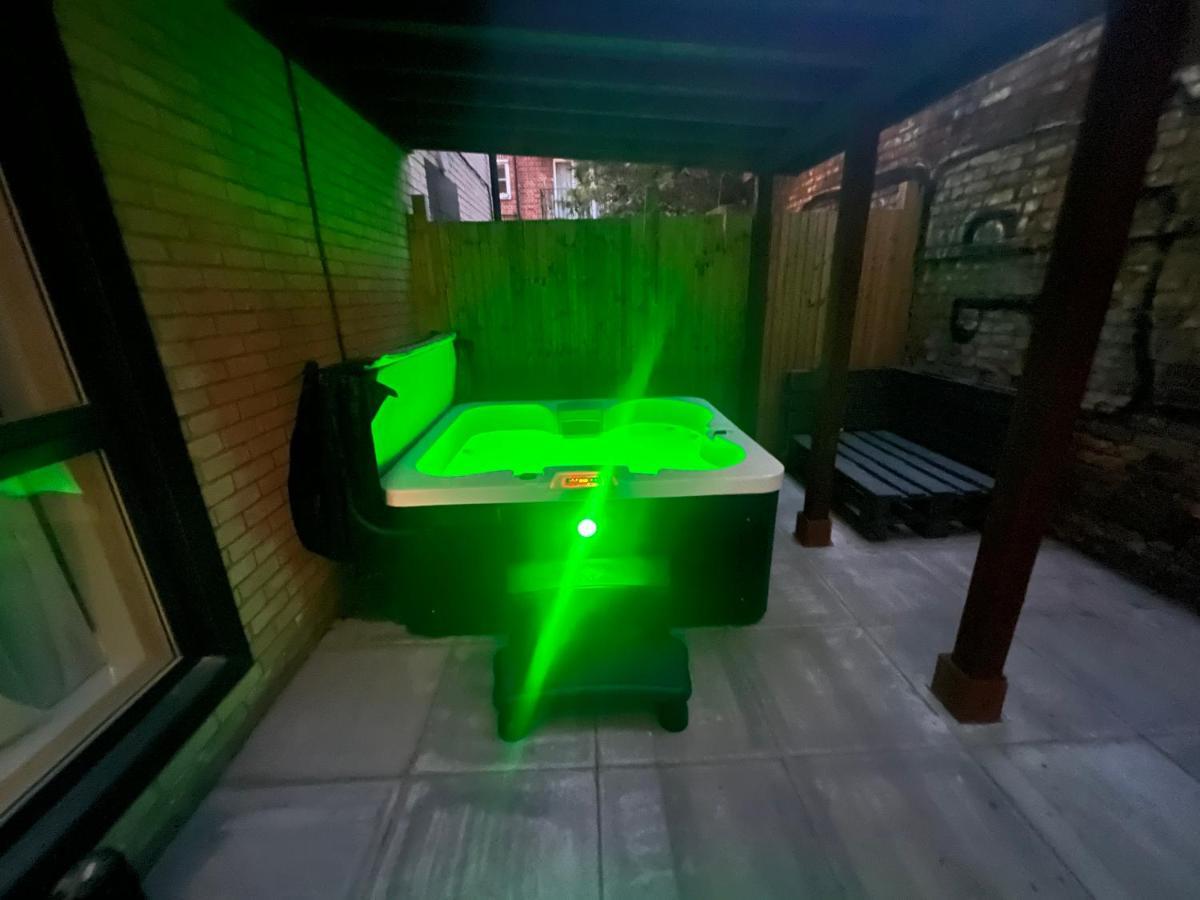 Central London, Jaccuzzi,Newbuild, 2 Bedrooms Two Baths エクステリア 写真