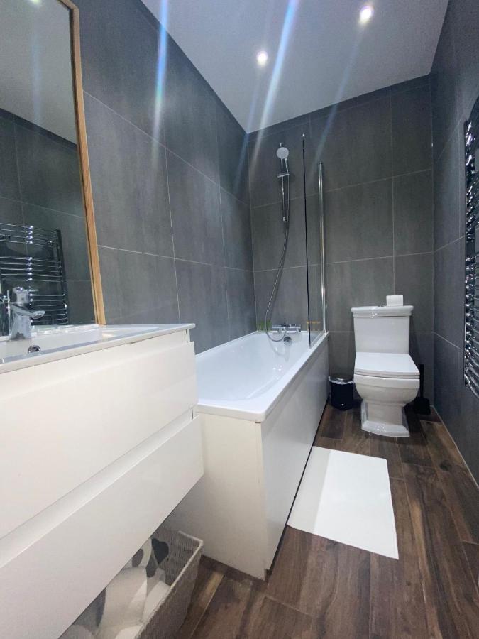 Central London, Jaccuzzi,Newbuild, 2 Bedrooms Two Baths エクステリア 写真